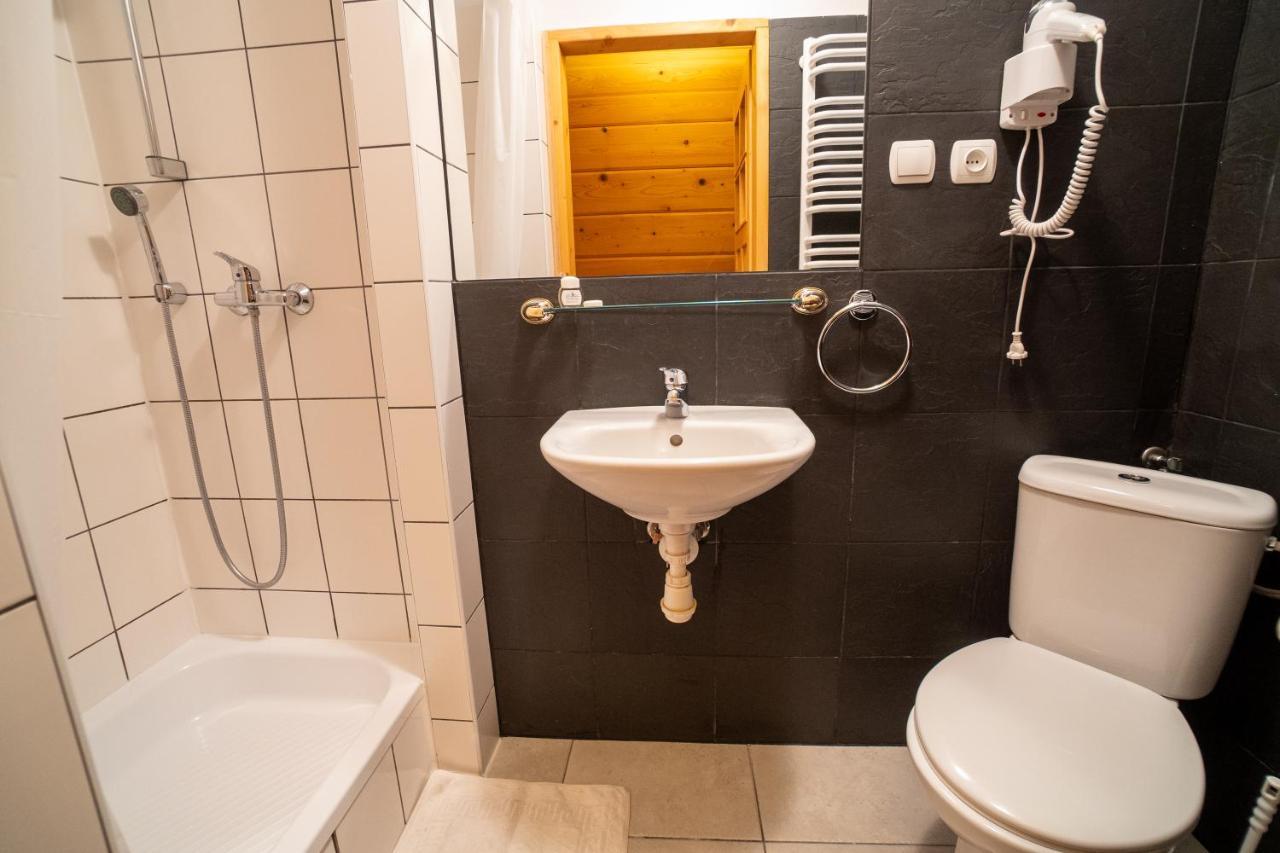 Gościniec Dębowa Gazdówka Ustrzyki Dolne Exterior foto