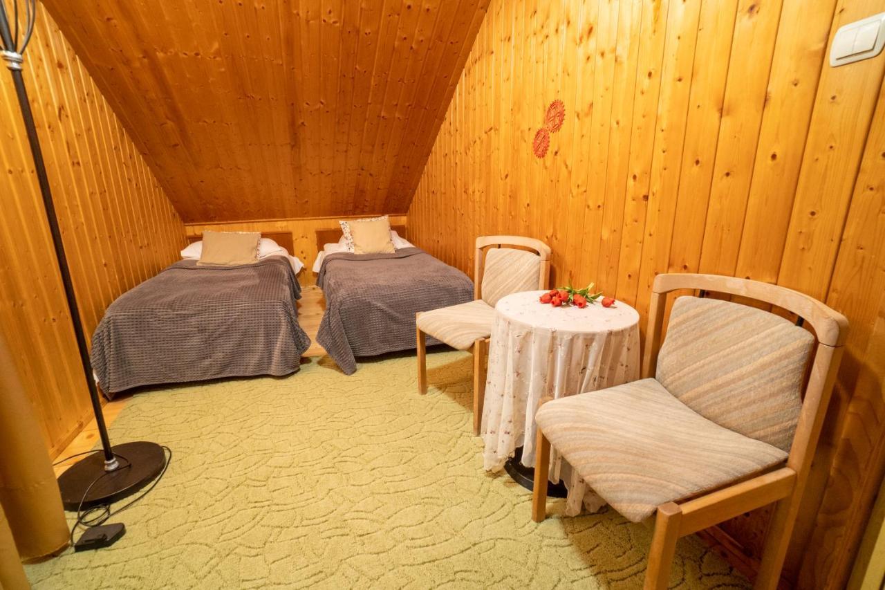 Gościniec Dębowa Gazdówka Ustrzyki Dolne Exterior foto