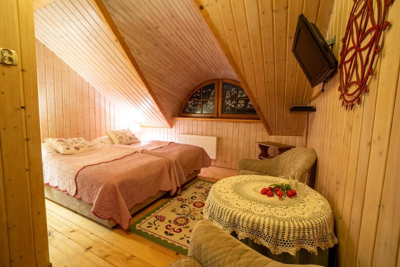 Gościniec Dębowa Gazdówka Ustrzyki Dolne Exterior foto